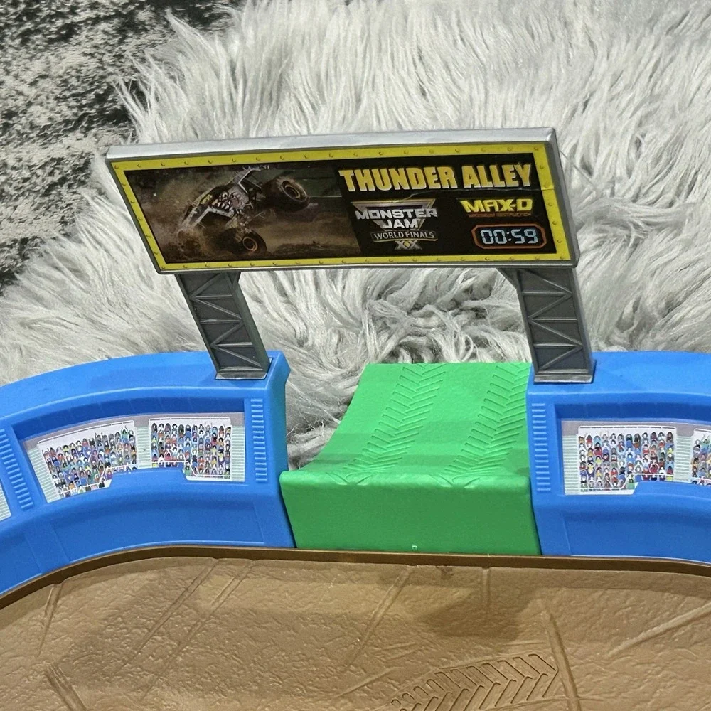 Monster Jam Kinetic Sand Monster Dirt Arena Set